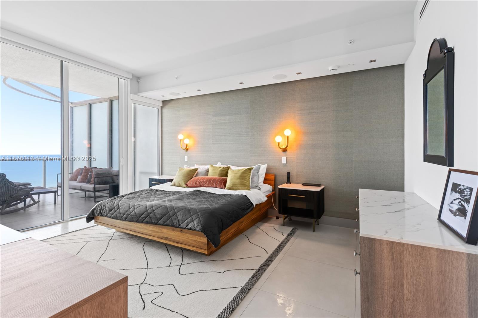 CONTINUUM ON SOUTH BEACH - Residential