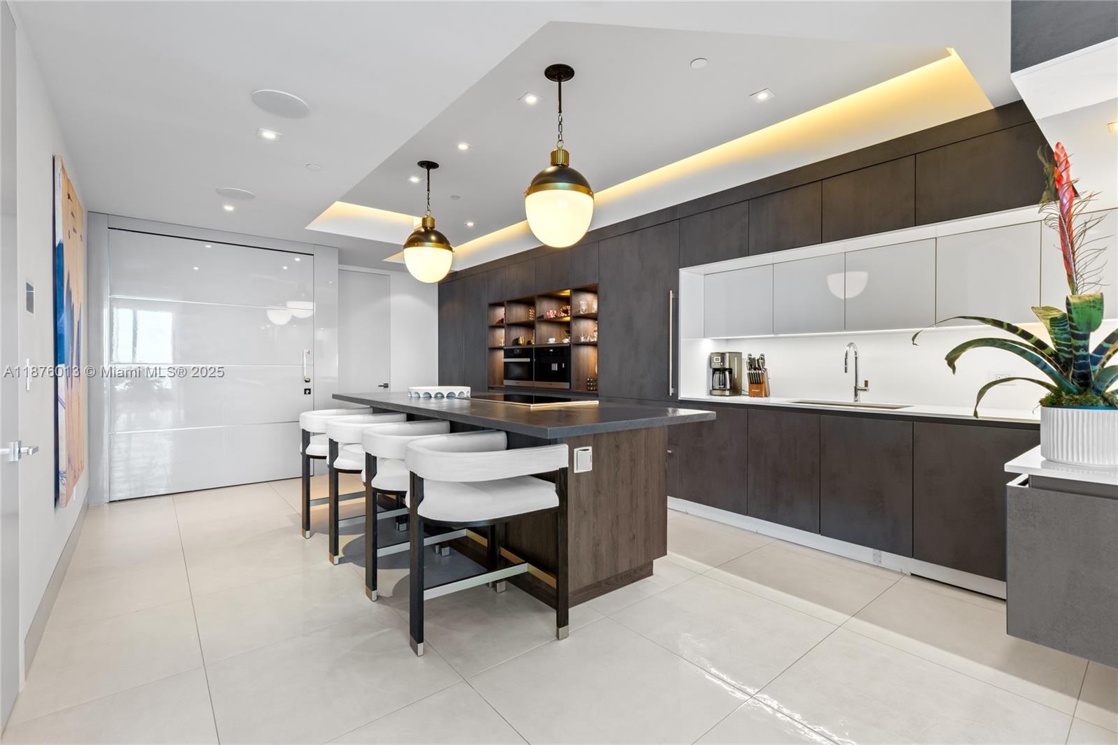 CONTINUUM ON SOUTH BEACH - Residential