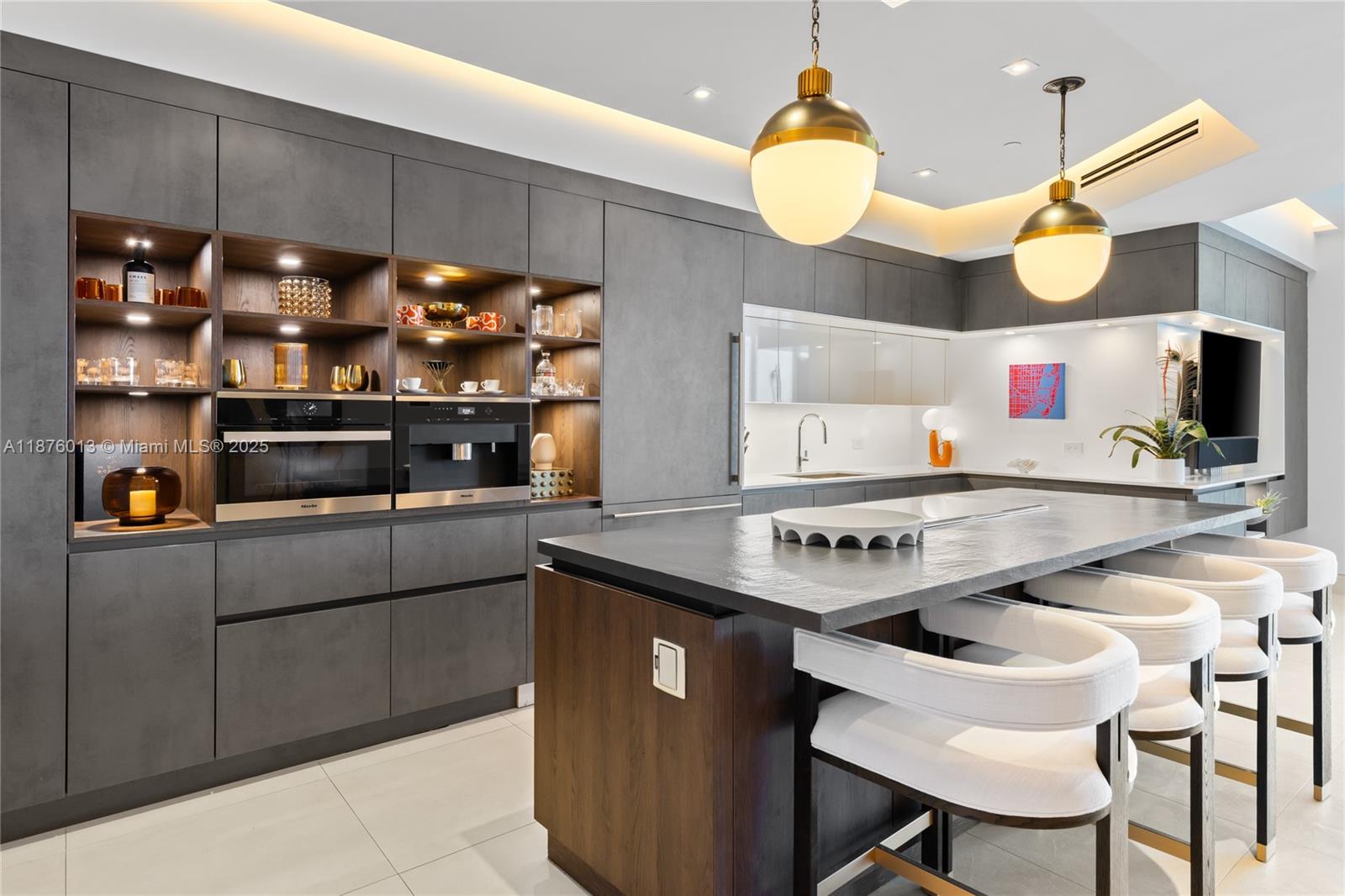 CONTINUUM ON SOUTH BEACH - Residential