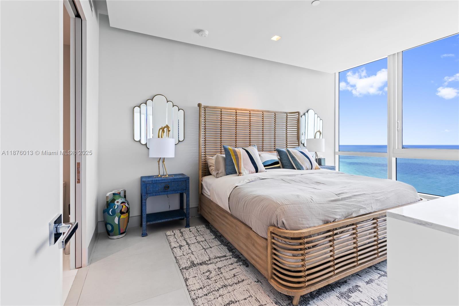 CONTINUUM ON SOUTH BEACH - Residential