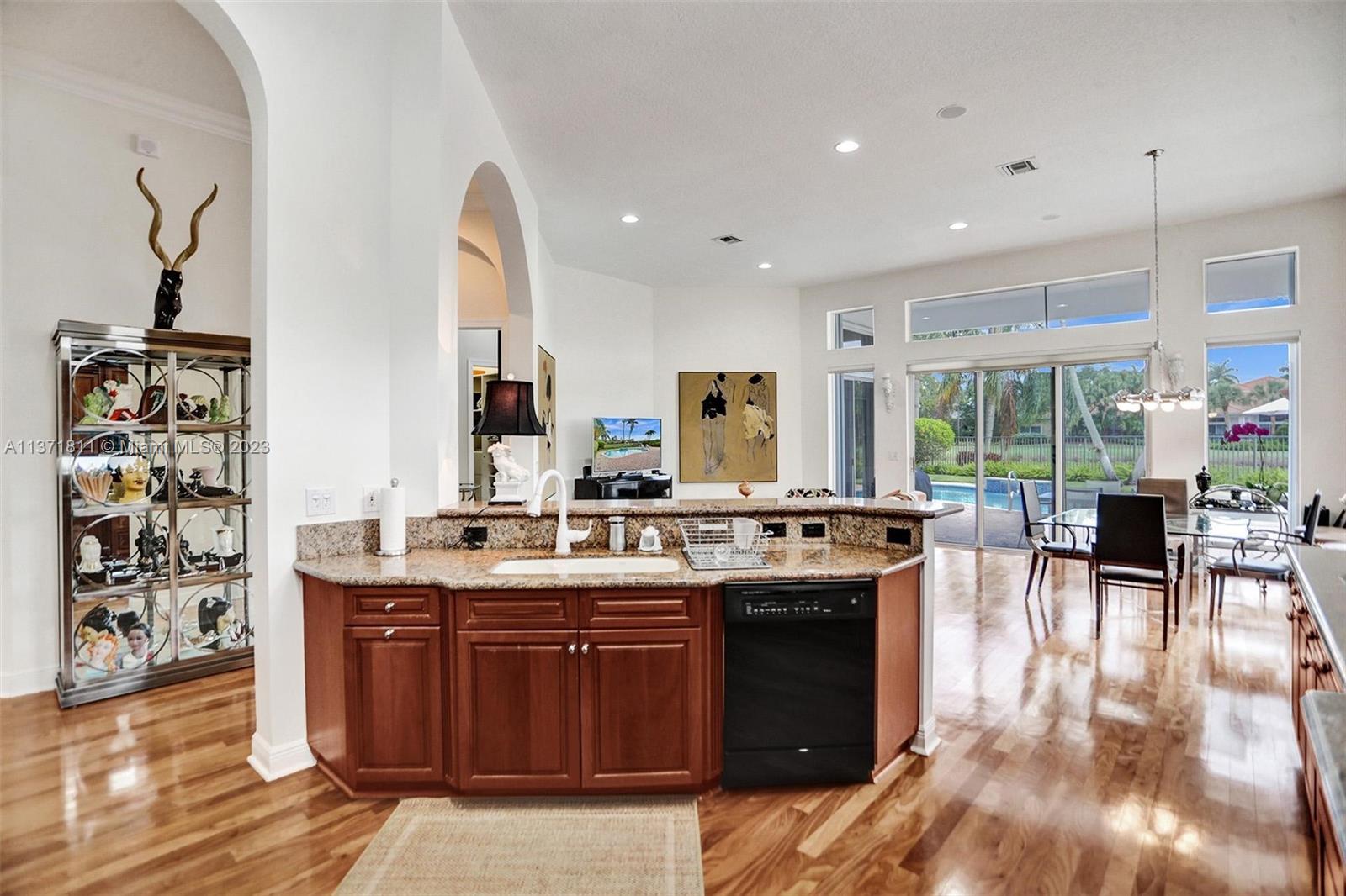 MIZNER COUNTRY CLUB - Residential