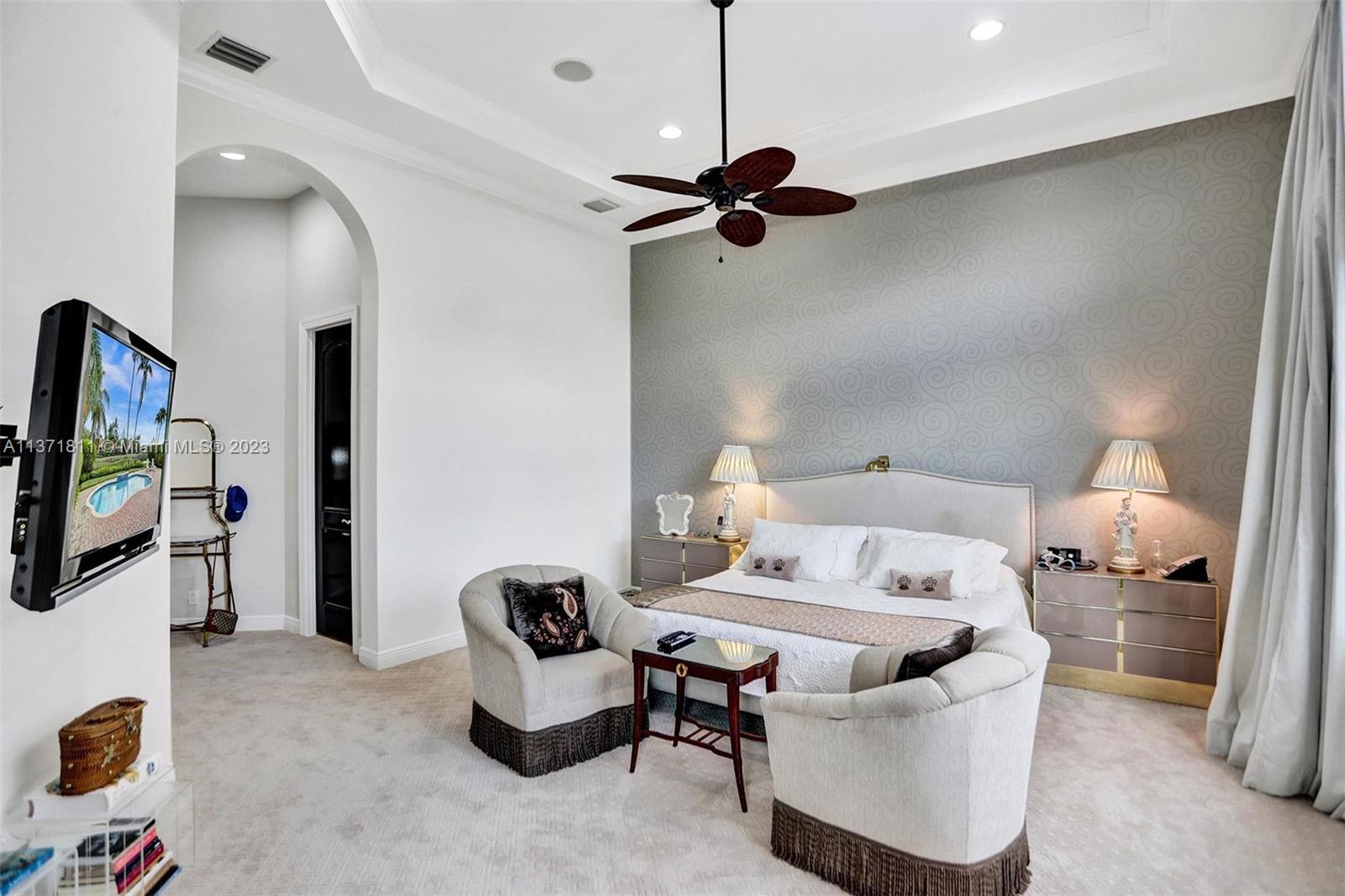 MIZNER COUNTRY CLUB - Residential