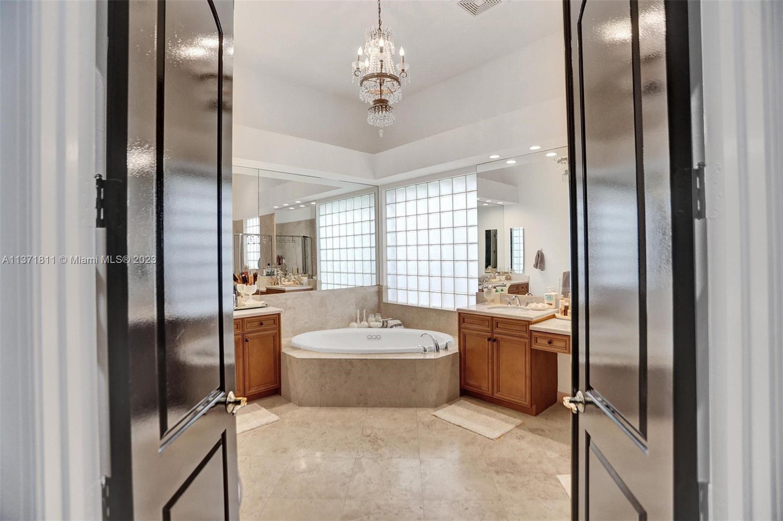 MIZNER COUNTRY CLUB - Residential