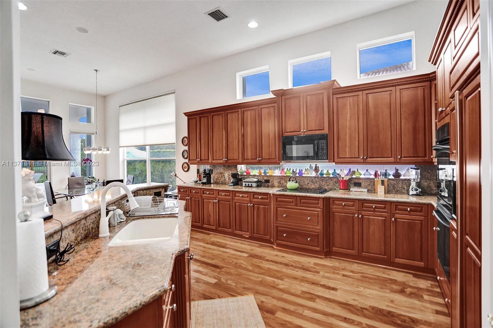 MIZNER COUNTRY CLUB - Residential