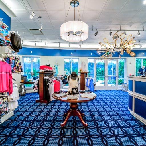 MIZNER COUNTRY CLUB - Residential