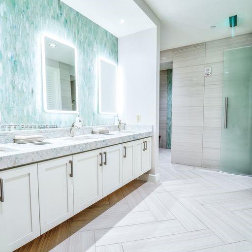MIZNER COUNTRY CLUB - Residential