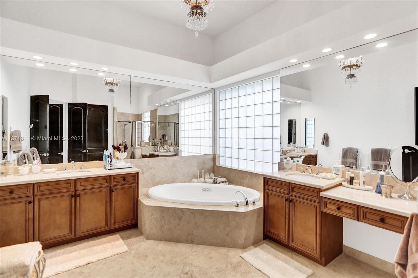 MIZNER COUNTRY CLUB - Residential
