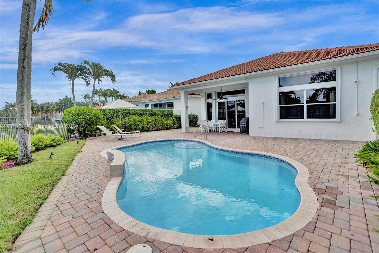 MIZNER COUNTRY CLUB - Residential