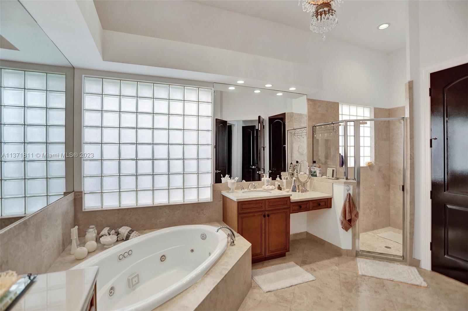 MIZNER COUNTRY CLUB - Residential