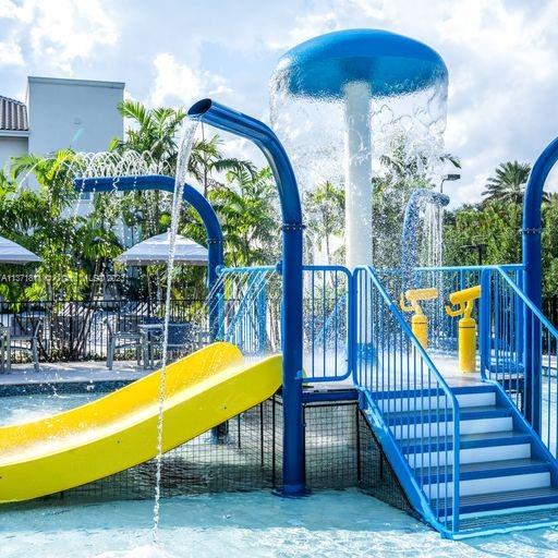 MIZNER COUNTRY CLUB - Residential