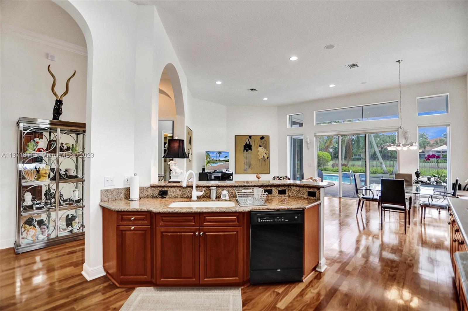 MIZNER COUNTRY CLUB - Residential
