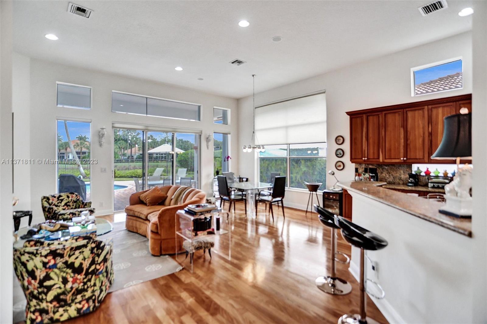 MIZNER COUNTRY CLUB - Residential