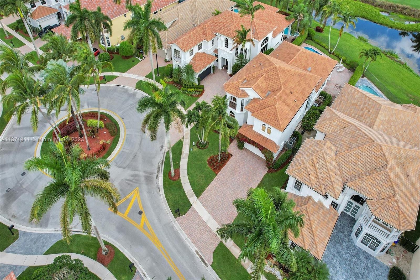 MIZNER COUNTRY CLUB - Residential