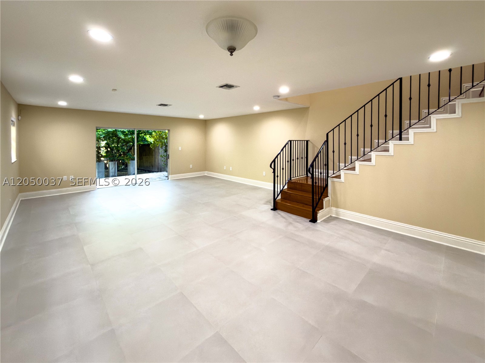 INDIANA VILLAS CONDO - Residential Lease