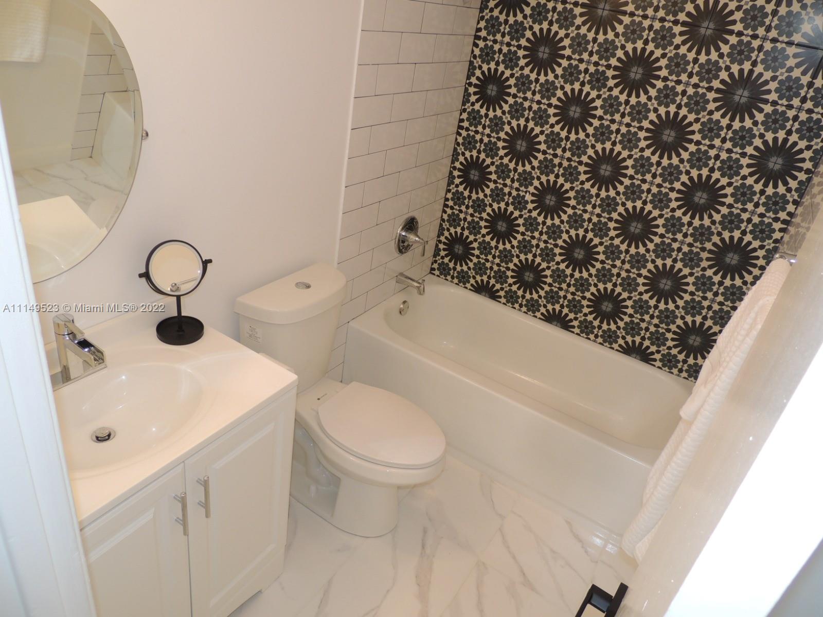 VILLAGE PARK AT OAKLAND C - Residential Lease