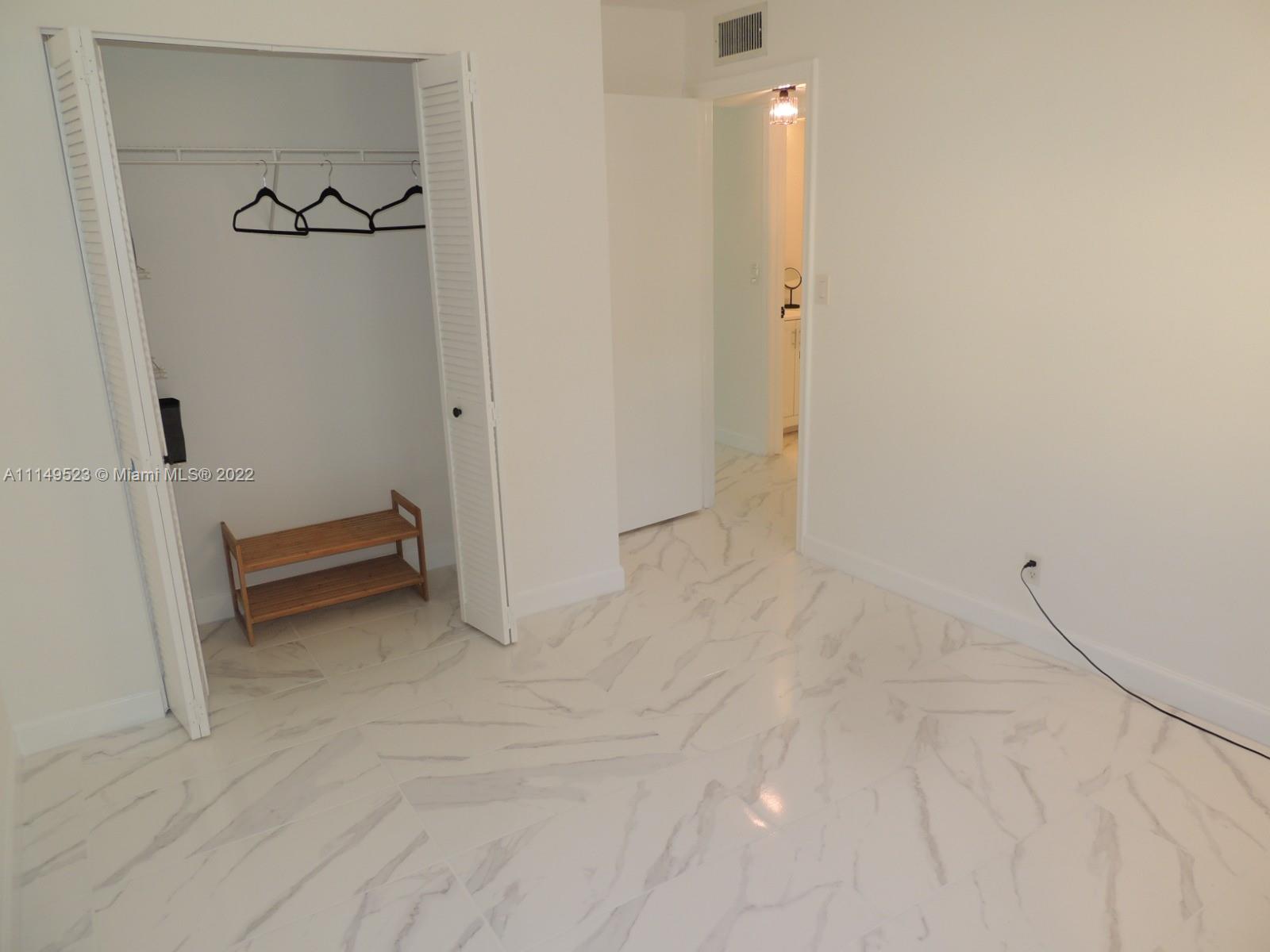 VILLAGE PARK AT OAKLAND C - Residential Lease
