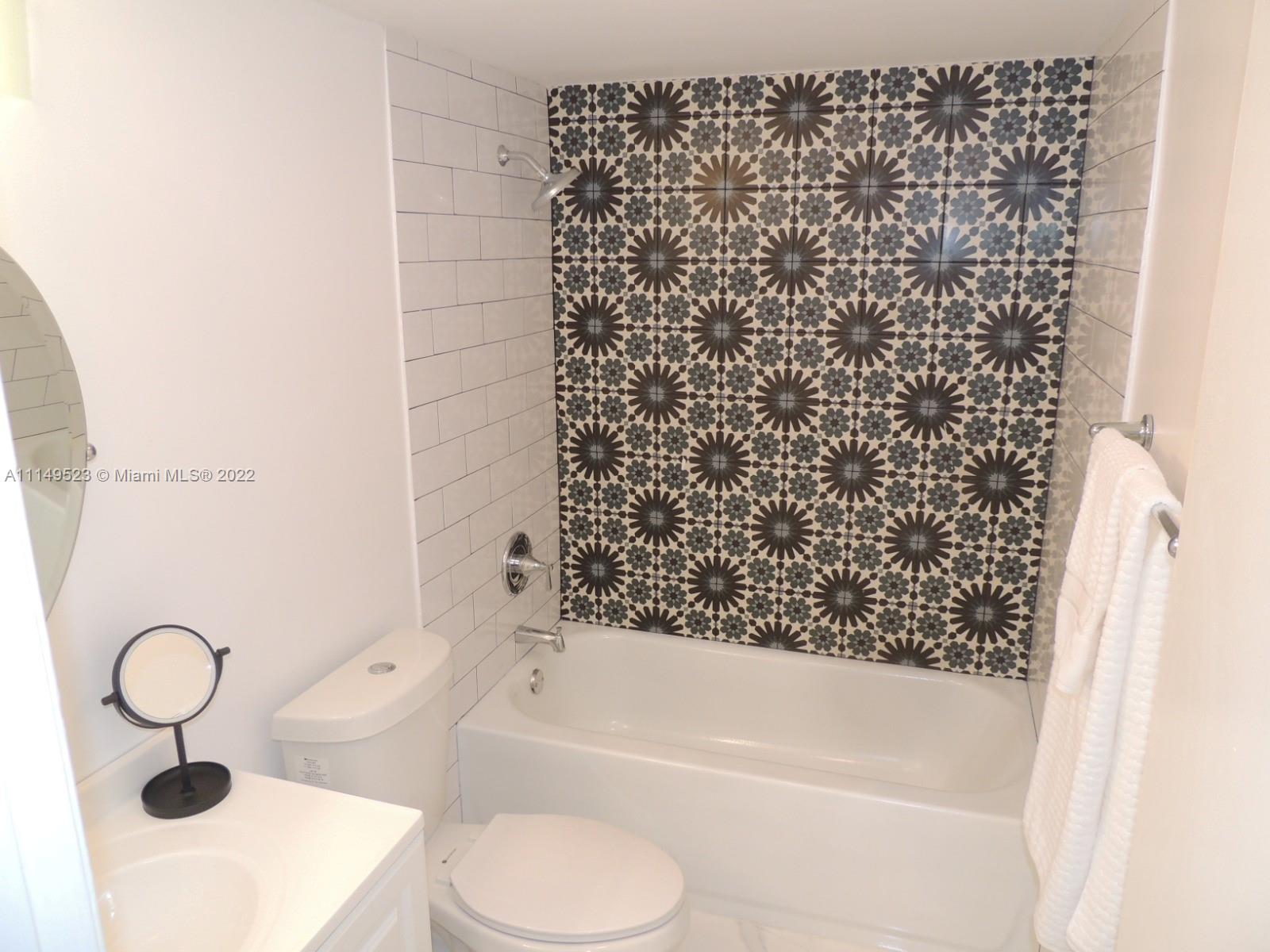 VILLAGE PARK AT OAKLAND C - Residential Lease