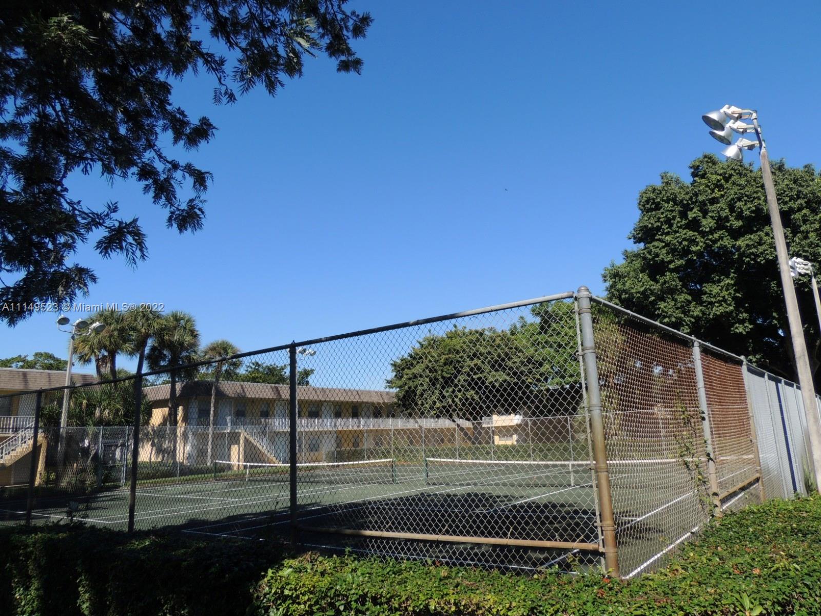 VILLAGE PARK AT OAKLAND C - Residential Lease