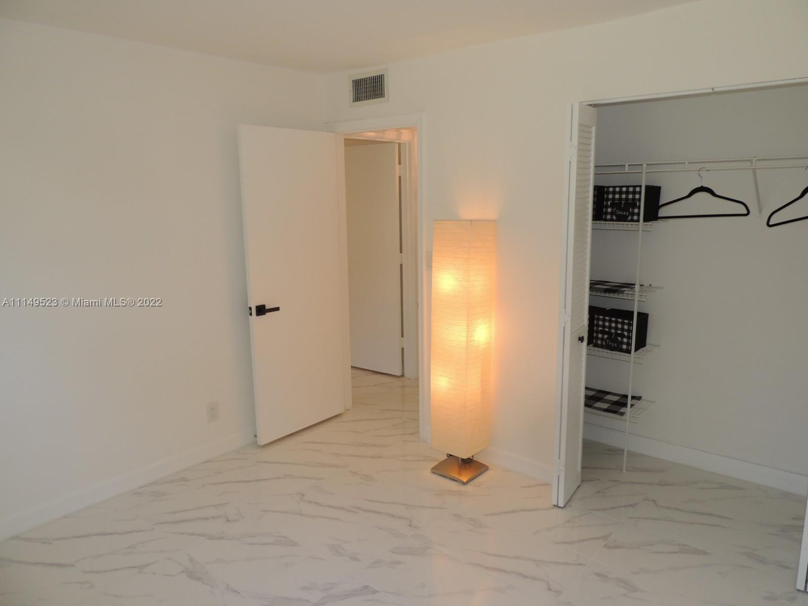 VILLAGE PARK AT OAKLAND C - Residential Lease