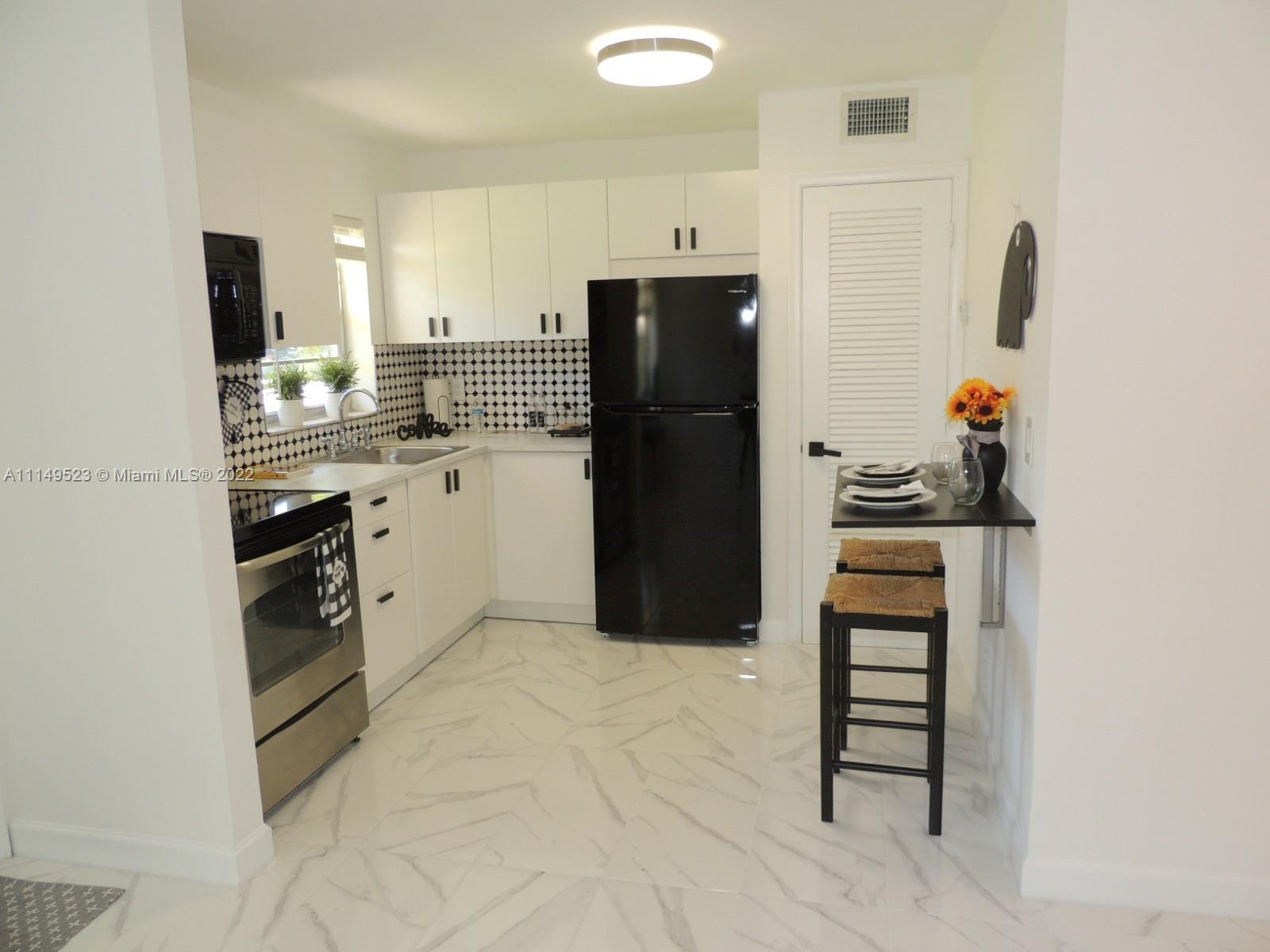 VILLAGE PARK AT OAKLAND C - Residential Lease