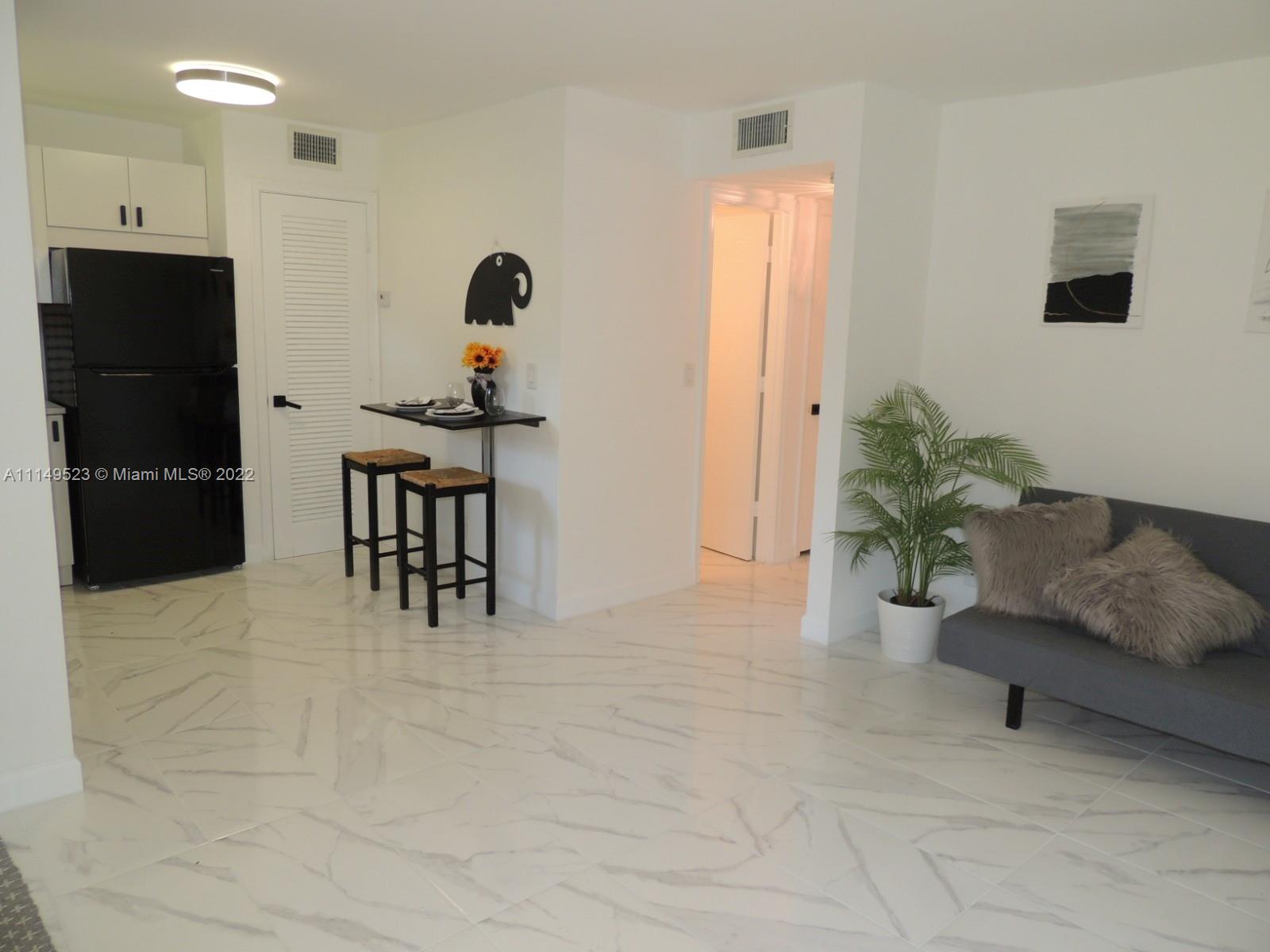 VILLAGE PARK AT OAKLAND C - Residential Lease