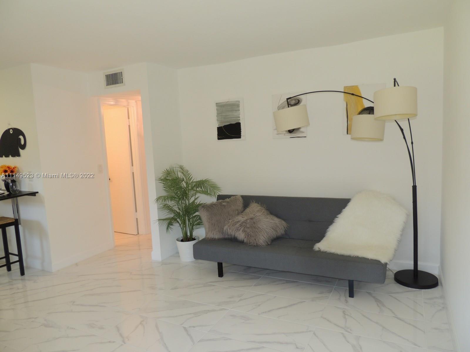 VILLAGE PARK AT OAKLAND C - Residential Lease