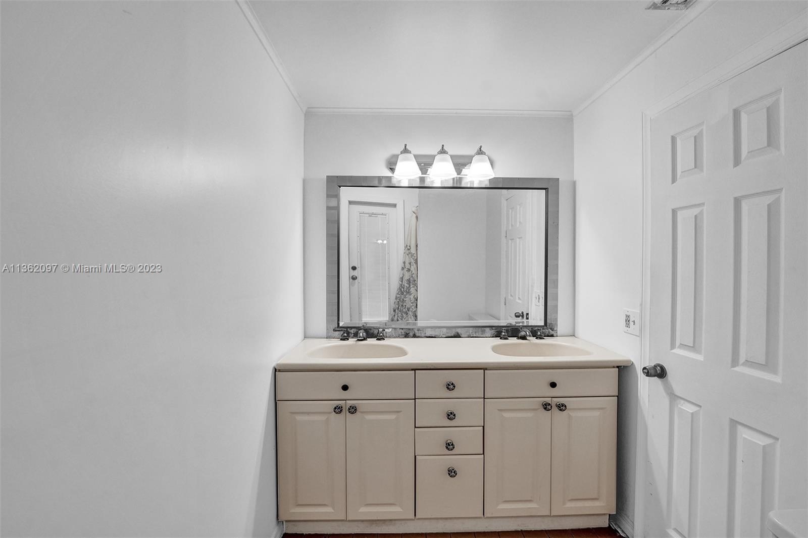 MAPLEWOOD - Residential