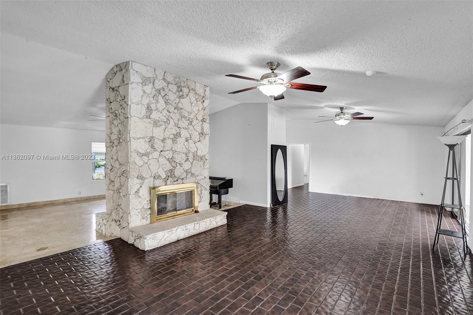 MAPLEWOOD - Residential