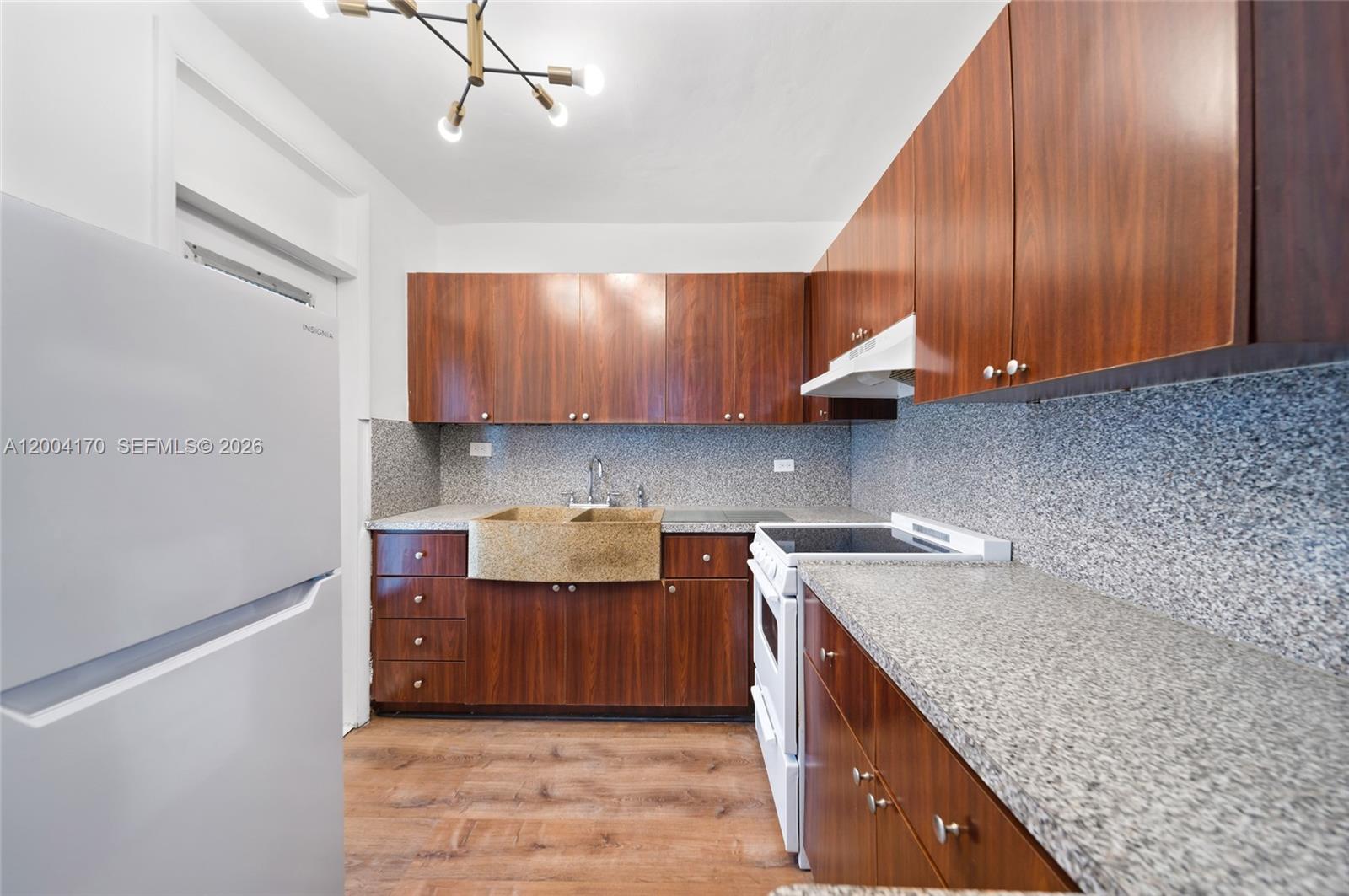 Great investment opportunity in the heart of Miami Beach! This well-maintained unit features beautiful wood flooring throughout and a nicely updated kitchen with ample cabinet space. The bathroom includes a full shower. The apartment is currently rented to a reliable tenant paying $2,650/month, who has been in place for 2.5 years and would like to renew the lease—making this an ideal turnkey investment.
The building has already undergone renovations and is fully updated, with no future assessments anticipated. Prime location just steps from Flamingo Park, offering easy access to shopping, dining, and the beach.