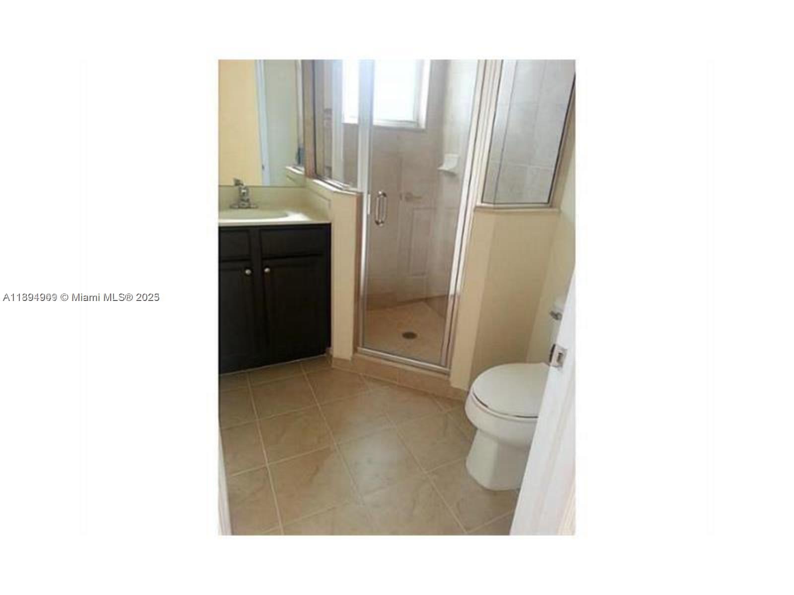 KENDALL COMMONS TOWNHOMES - Residential Lease