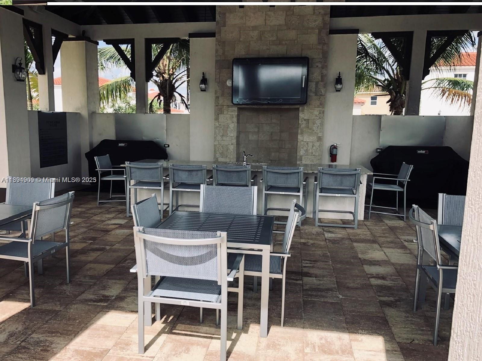 KENDALL COMMONS TOWNHOMES - Residential Lease