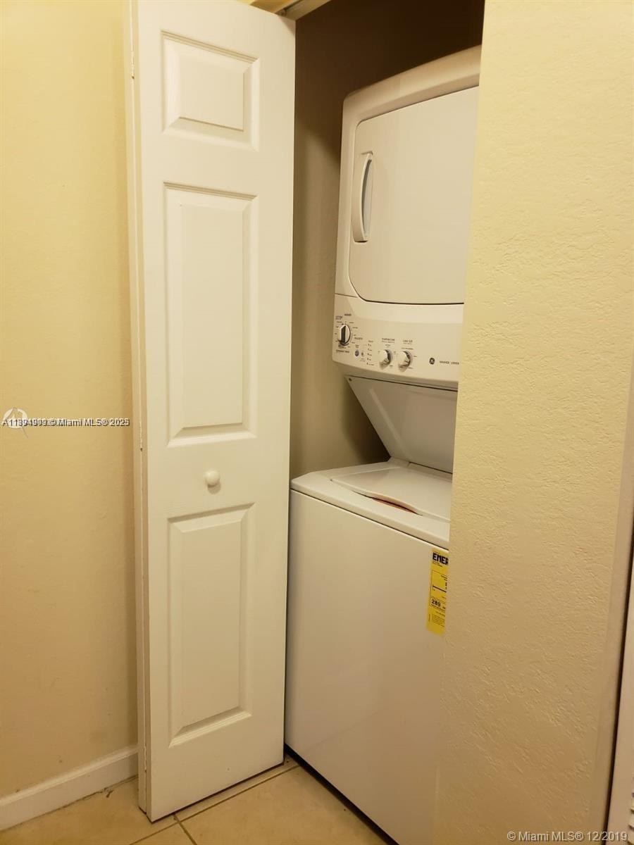 KENDALL COMMONS TOWNHOMES - Residential Lease