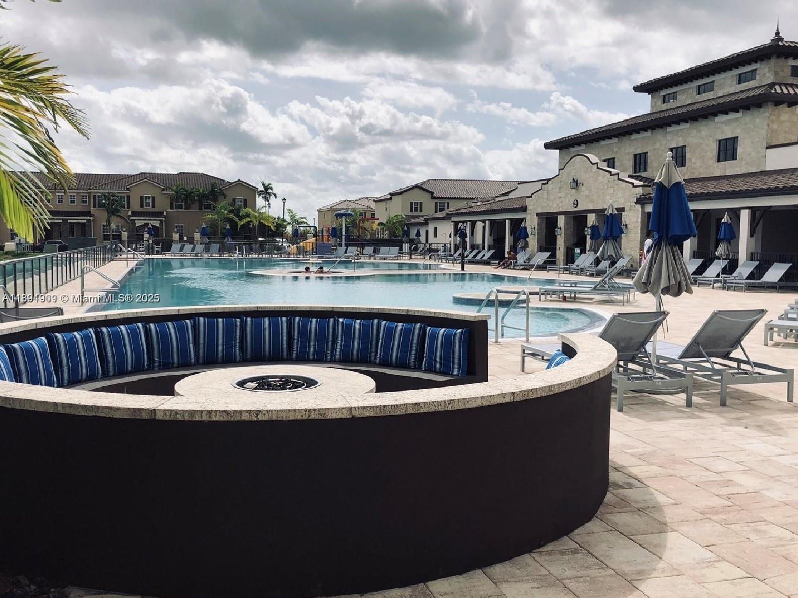 KENDALL COMMONS TOWNHOMES - Residential Lease