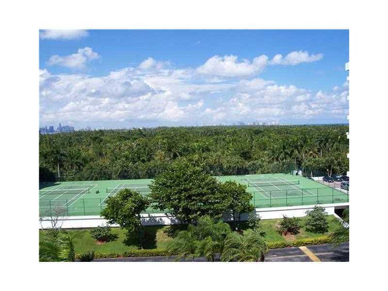 COMMODORE CLUB SOUTH COND - Residential Lease