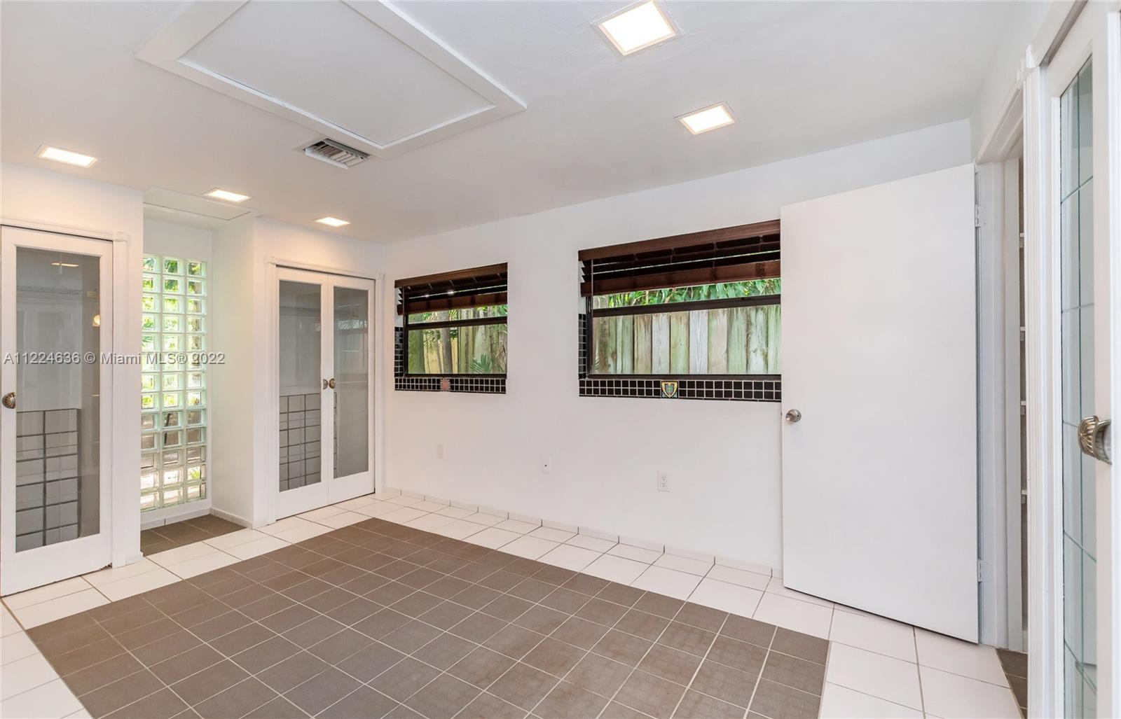 HIGHWAY PARK - Residential Lease