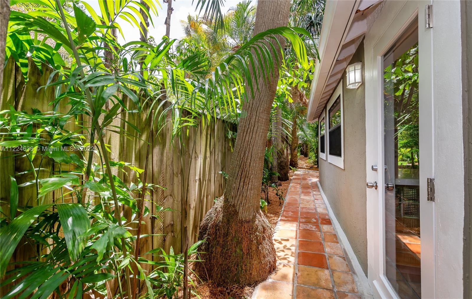 HIGHWAY PARK - Residential Lease