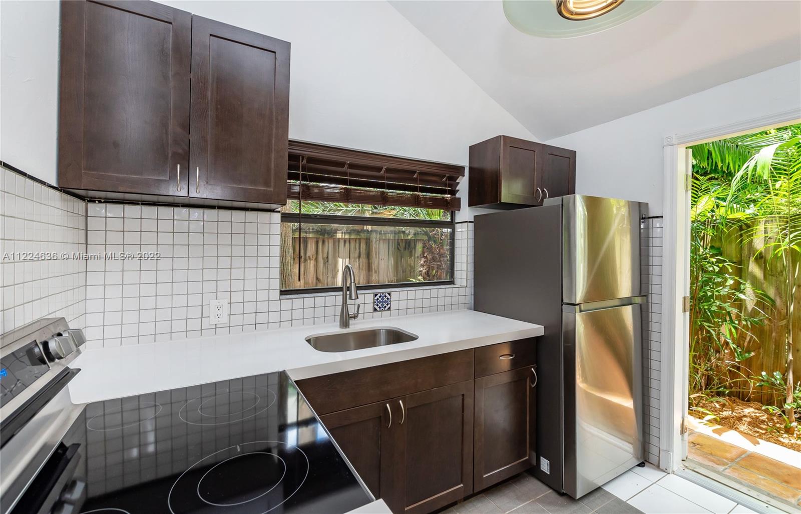 HIGHWAY PARK - Residential Lease