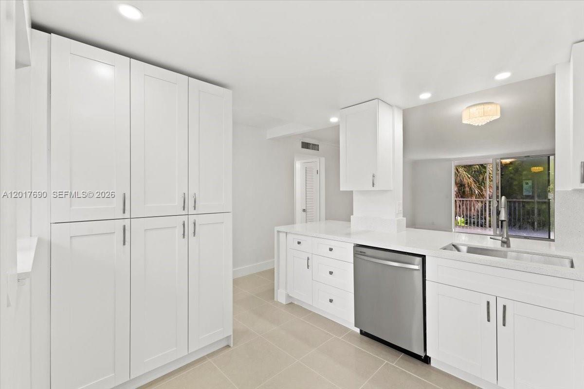 MEADOWBROOK TOWERS CONDO - Residential