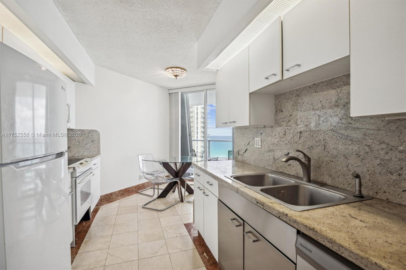 OCEANIA III CONDO - Residential
