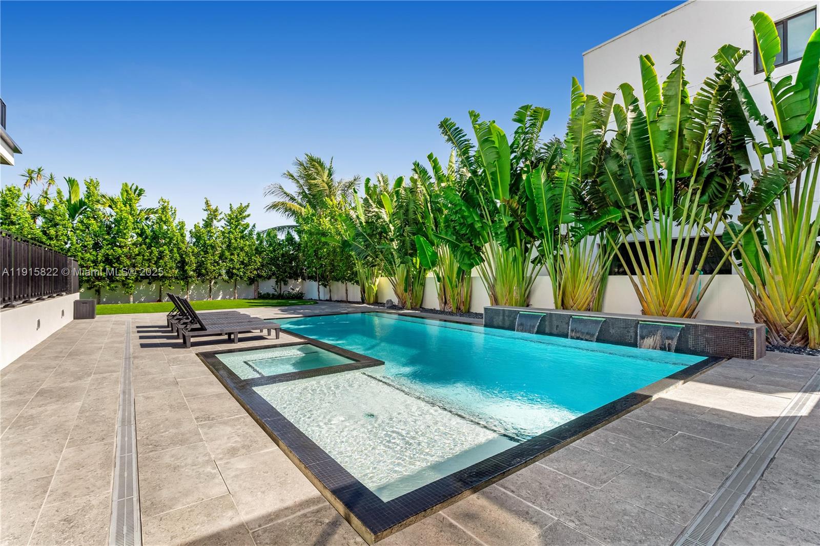 ALTOS DEL MAR NO 4 - Residential
