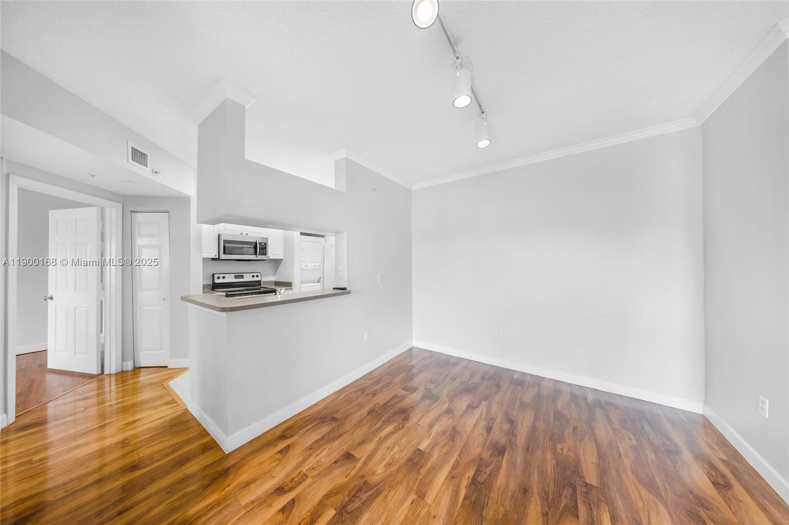 PORTO BELLAGIO CONDO - Residential