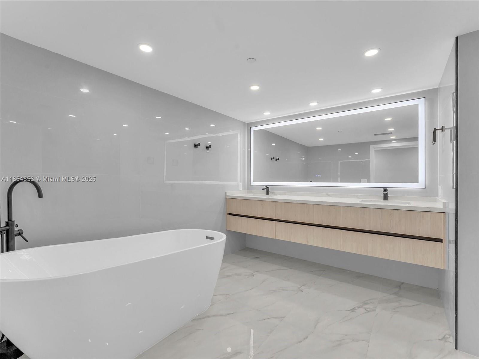 TURNBERRY ISLE CONDO - Residential Lease