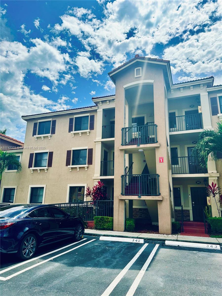 THE COURTS AT BAYSHORE II - Residential