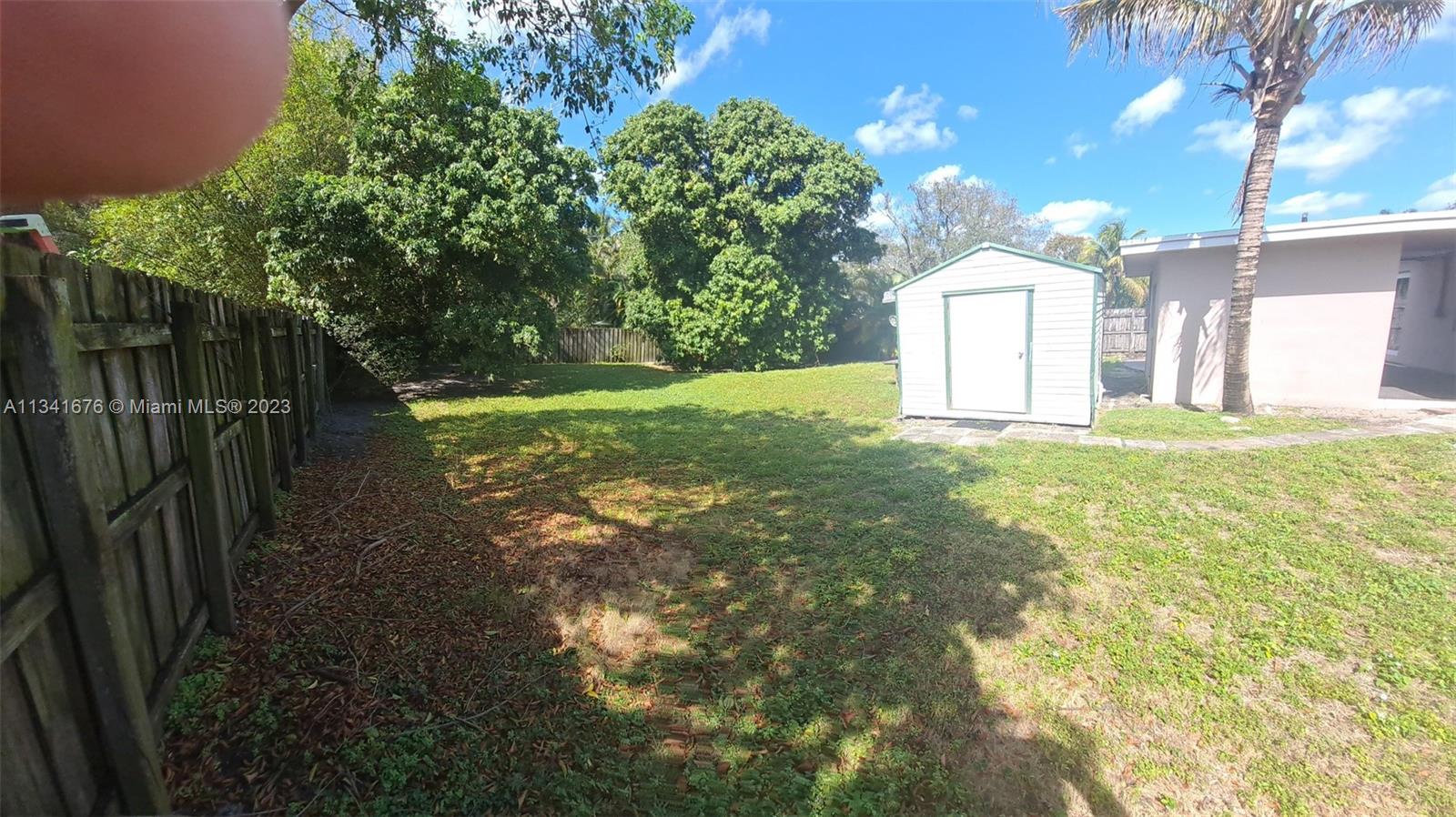 ROBERTSON PARK - Residential Lease