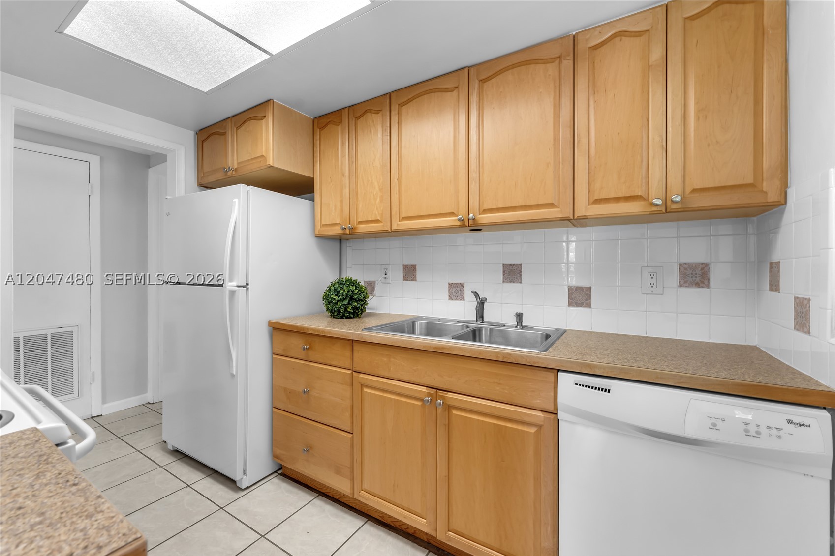 RIVIERA ESTATES 2ND ADDN - Residential Lease