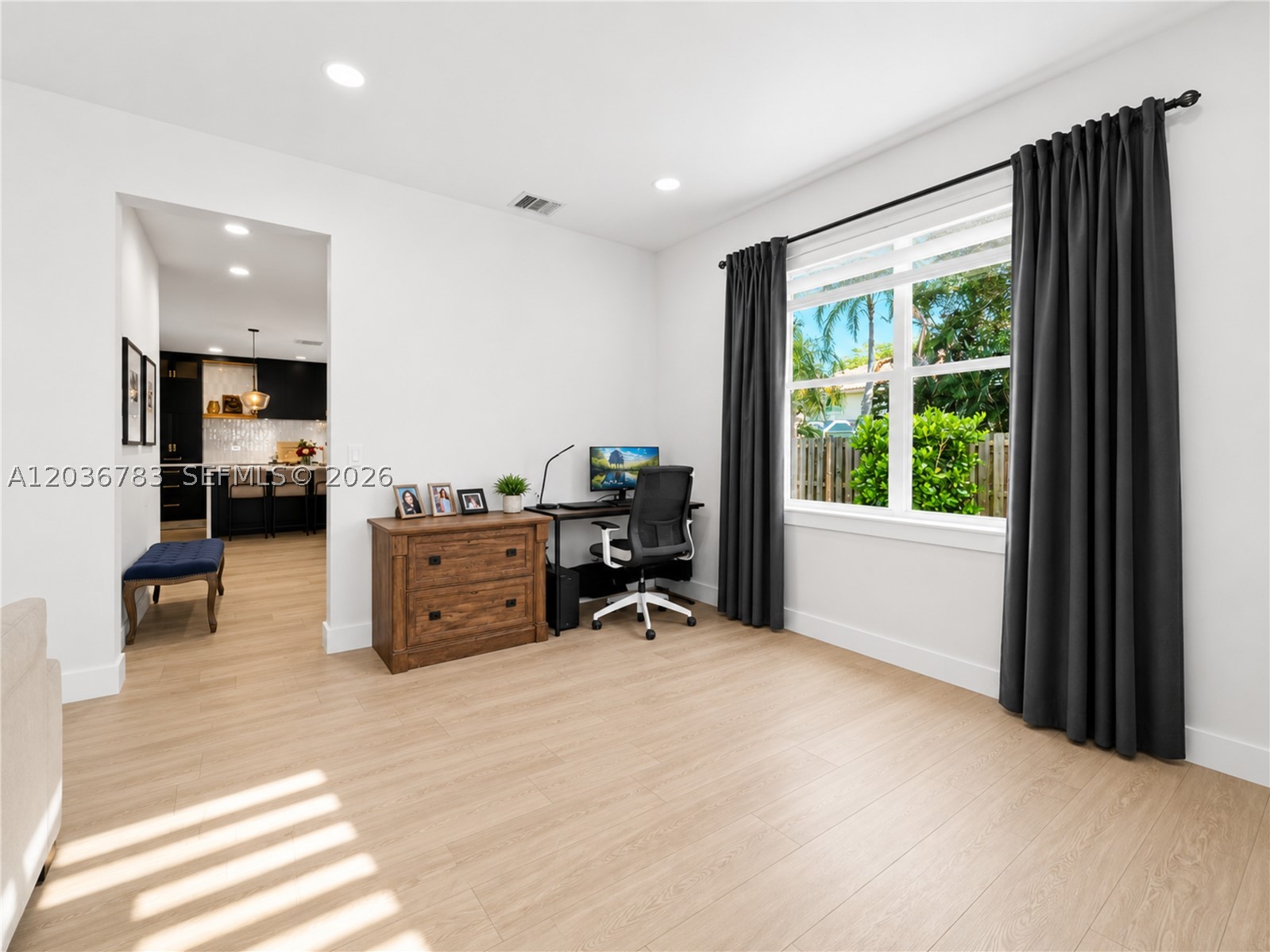 EMBASSY LAKES - Residential