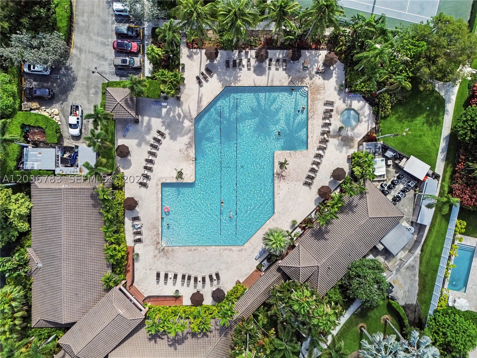 EMBASSY LAKES - Residential