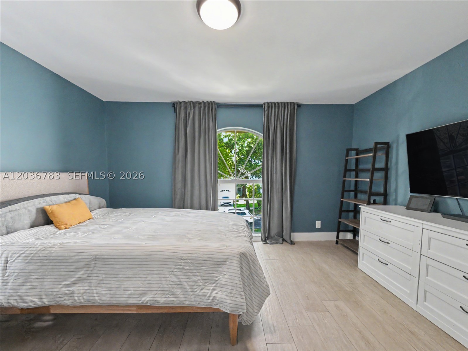 EMBASSY LAKES - Residential