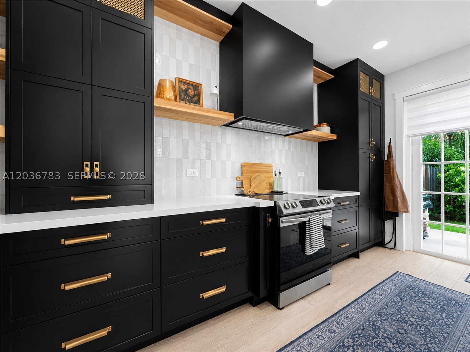 EMBASSY LAKES - Residential