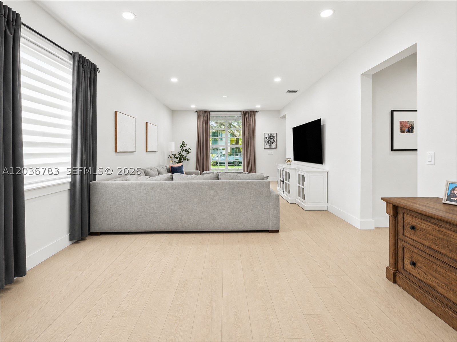 EMBASSY LAKES - Residential